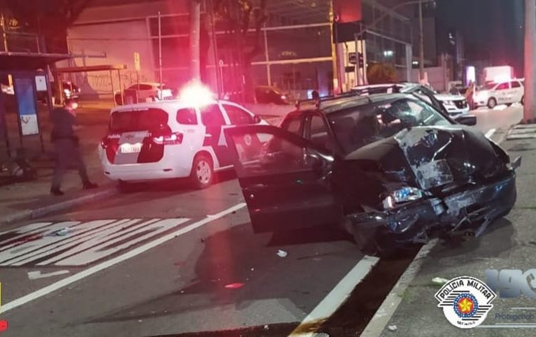 FUGA TERMINA EM GRAVE ACIDENTE NA AVENIDA LUCAS NOGUEIRA GARCEZ