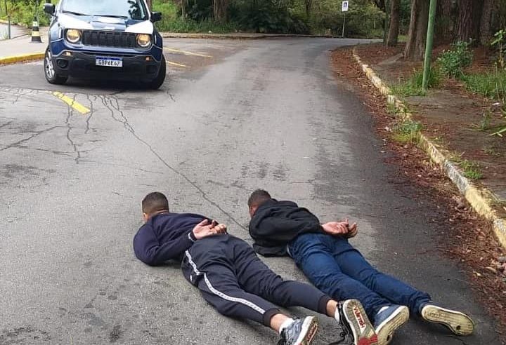 VÍDEO: GCM DE S.BERNARDO FLAGRA E DETÉM DOIS POR ROUBO A CELULARES EM PASSARELA