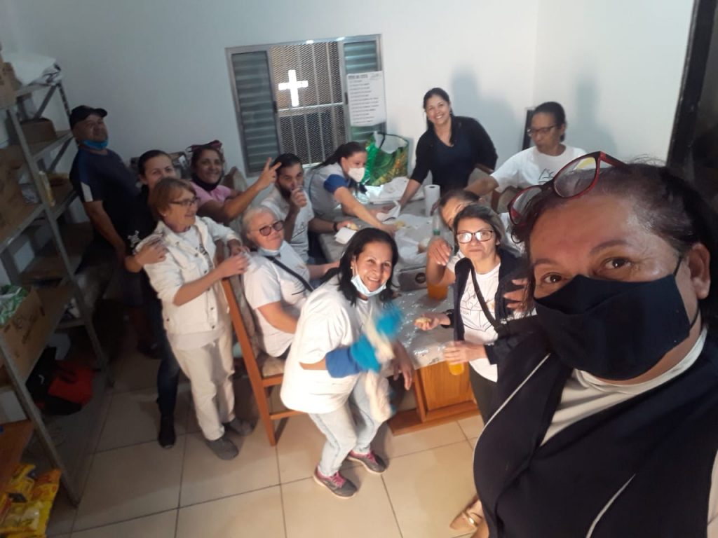 CONHEÇA O LINDO TRABALHO DE VOLUNTÁRIOS DA PASTORAL ÁGAPE NA VILA SÃO PEDRO