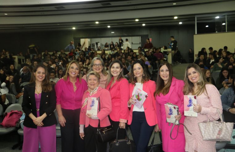 OUTUBRO ROSA: DOCENTES DA FDSBC SE REÚNEM EM PROL DOS DIREITOS DAS MULHERES