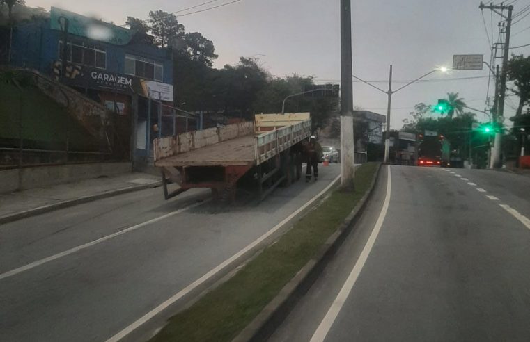 CARRETA DESENGATA NA GALVÃO BUENO