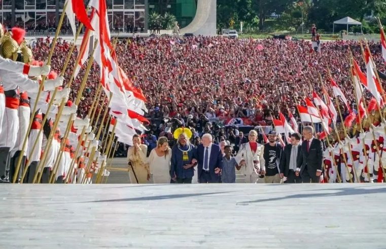 QUEM PASSOU A FAIXA PRESIDENCIAL PARA LULA?