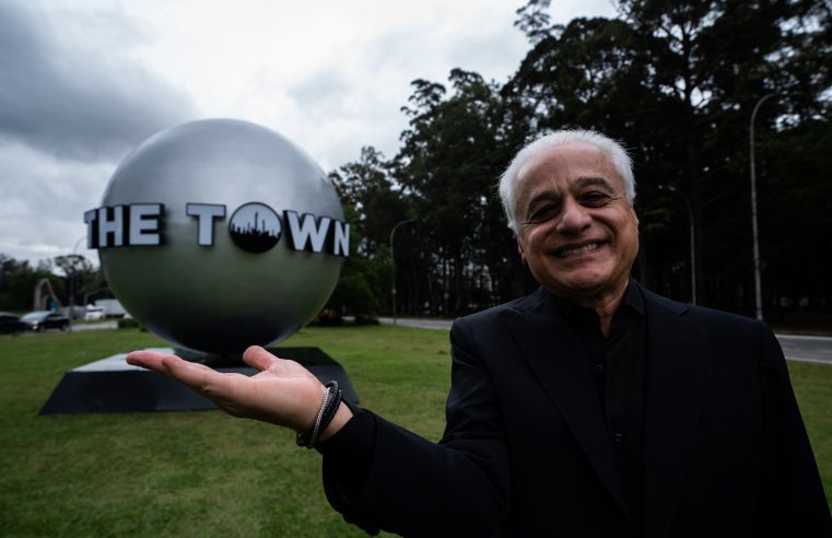 A MAGIA DE THE TOWN CHEGA OFICIALMENTE EM SÃO PAULO E ESFERA GIGANTE É INSTALADA NO PARQUE IBIRAPUERA