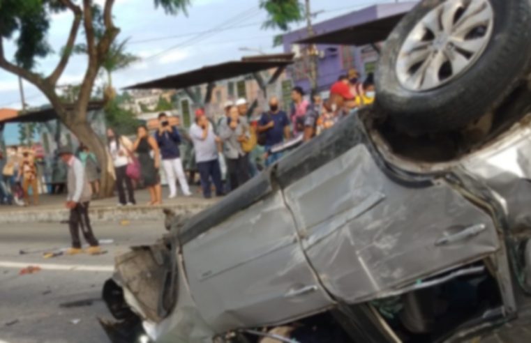 CAPOTAMENTO MATA TRÊS PESSOAS E DEIXA OUTRAS QUATRO FERIDAS NA AVENIDA GUARAPIRAGA NA CAPITAL