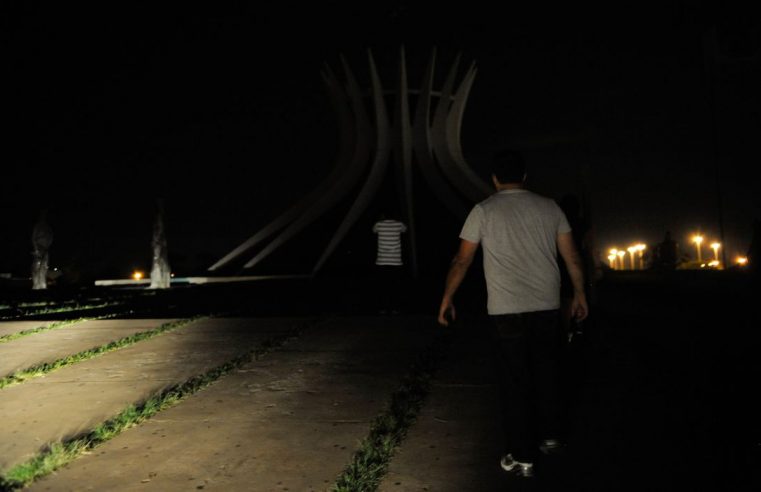 HORA DO PLANETA CONVOCA BRASILEIROS A APAGAR AS LUZES E REFLETIR SOBRE A CRISE CLIMÁTICA