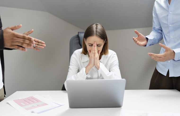 38,7% DAS MULHERES RELATAM JÁ TEREM SOFRIDO ASSÉDIO MORAL NO TRABALHO, SEGUNDO PESQUISA DA CATHO