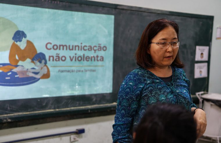 ESCOLA DE DIADEMA REALIZA DEBATE COM PSICÓLOGA SOBRE COMUNICAÇÃO NÃO VIOLENTA