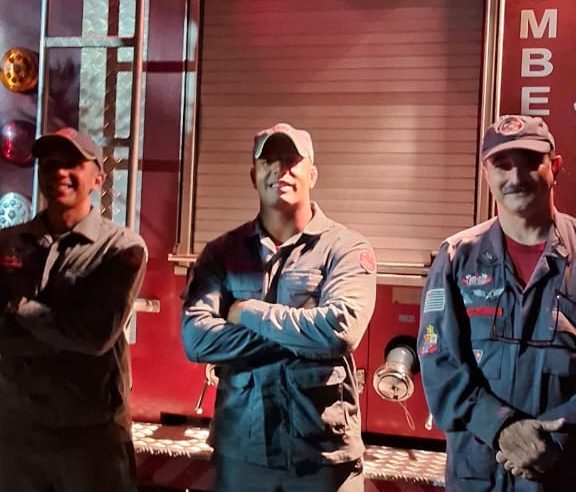 GATO É RESGATADO COM SUCESSO POR BOMBEIROS NO BAIRRO ASSUNÇÃO