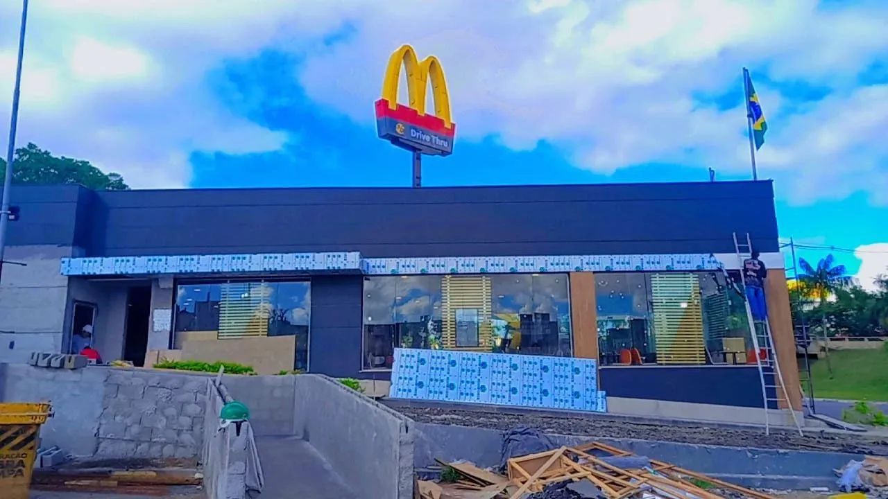 MC DONALD&#8217;S FERRAZÓPOLIS REABRE DIA 7 DE JUNHO APÓS REFORMAS