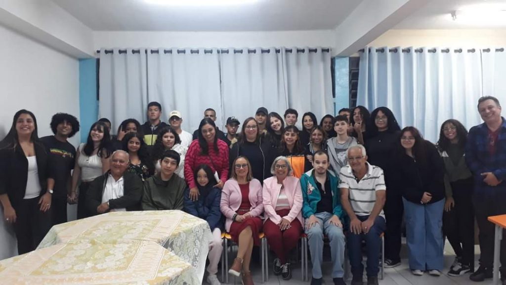 ESTUDANTES DA ESCOLA ESTADUAL LUÍS DOS SANTOS RESGATAM LEGADO HISTÓRICO DE SEU PATRONO