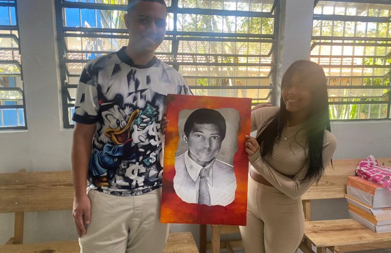 ESTUDANTES DA ESCOLA ESTADUAL LUÍS DOS SANTOS RESGATAM LEGADO HISTÓRICO DE SEU PATRONO