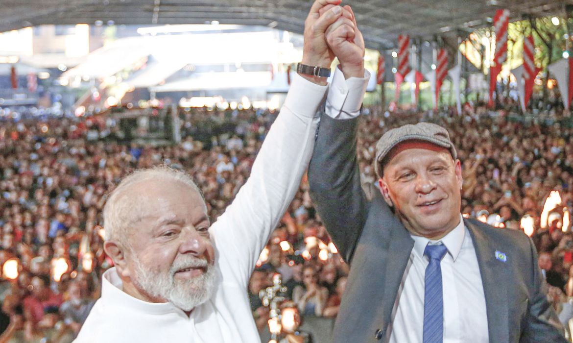 LULA RETORNA A SÃO BERNARDO PARA POSSE NO SINDICATO DOS METALÚRGICOS