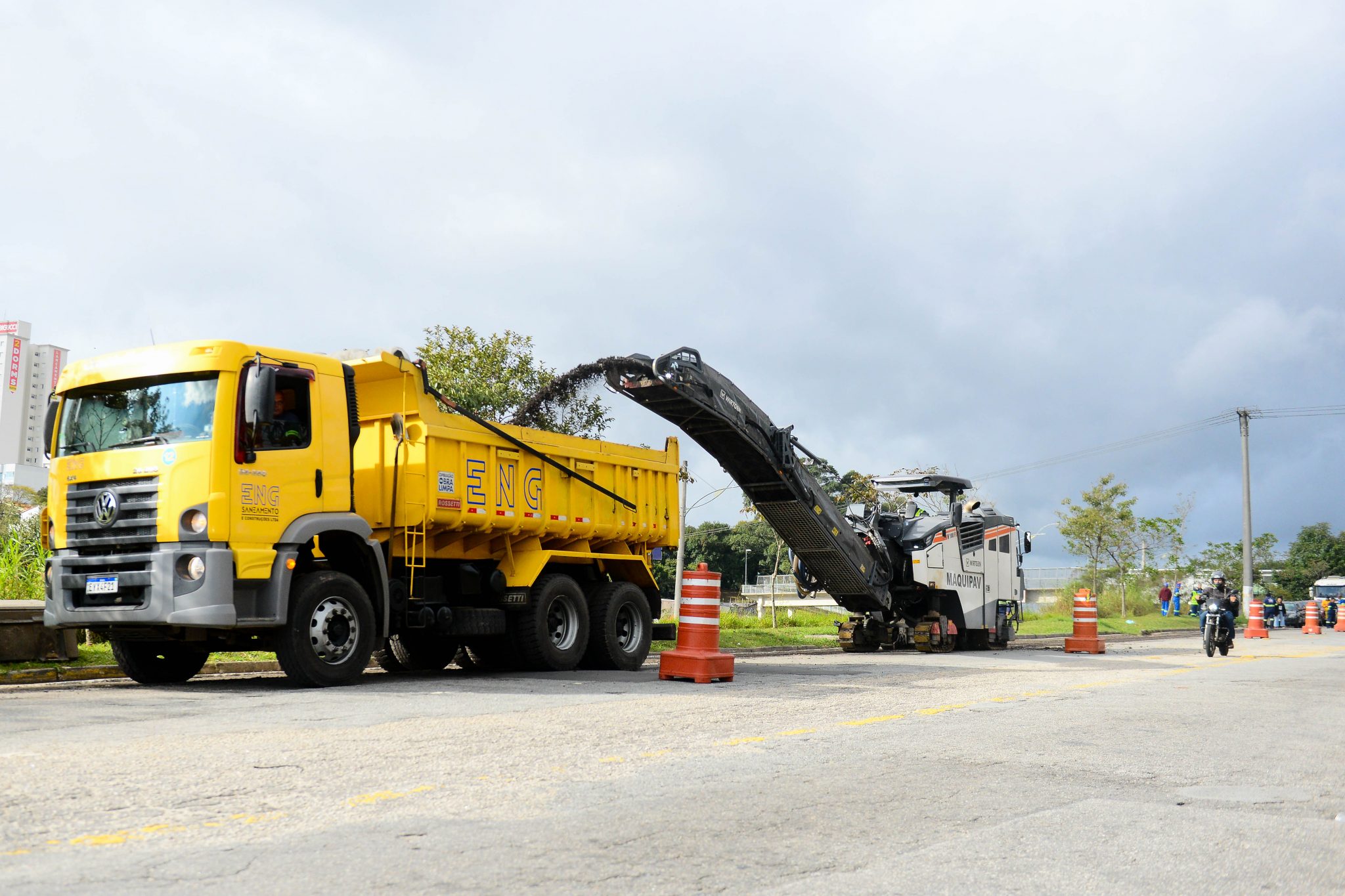 Programa Asfalto Novo Inicia Obras De Recapeamento Na Avenida Álvaro GuimarÃes 4195