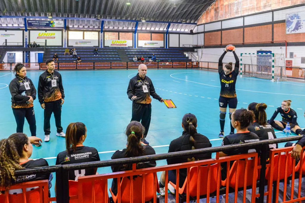 SÃO BERNARDO DEMONSTRA DOMÍNIO NO HANDEBOL E NA NATAÇÃO DURANTE JOGOS REGIONAIS