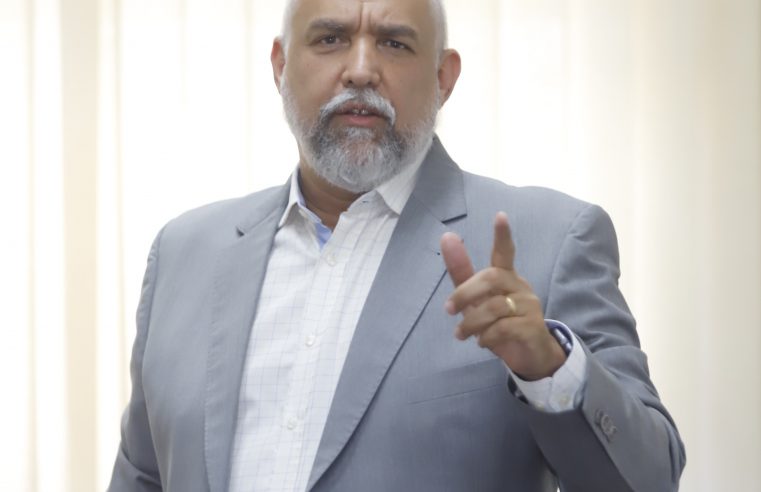 SEHAL COMPLETA 80 ANOS COM CASA REFORMADA