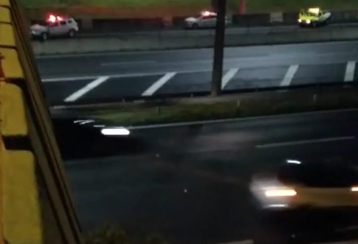 AUMENTO DE INCIDENTES LEVA MORADORES DO DER E JARDIM CALUX A SE MOBILIZAREM POR GRADIL NA PASSARELA KM 18