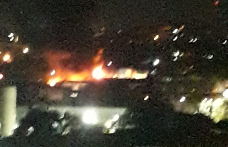 INCÊNDIO EM EMPRESA NA AV. CASA GRANDE MOBILIZA DEZ VIATURAS DO CORPO DE BOMBEIROS