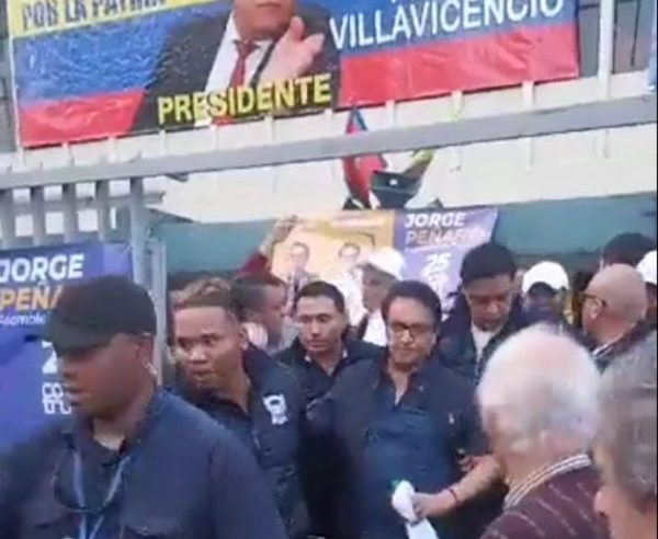 CANDIDATO À PRESIDÊNCIA DO EQUADOR É ASSASSINADO A TIROS