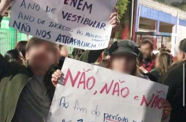 NA PAULICÉIA, PAIS E ALUNOS PROTESTAM CONTRA O ENCERRAMENTO DO ENSINO MÉDIO NOTURNO NO FAUSTO