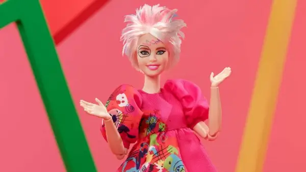 MATTEL ANUNCIA LANÇAMENTO DA BONECA &#8220;BARBIE ESTRANHA&#8221;, INSPIRADA NO FILME