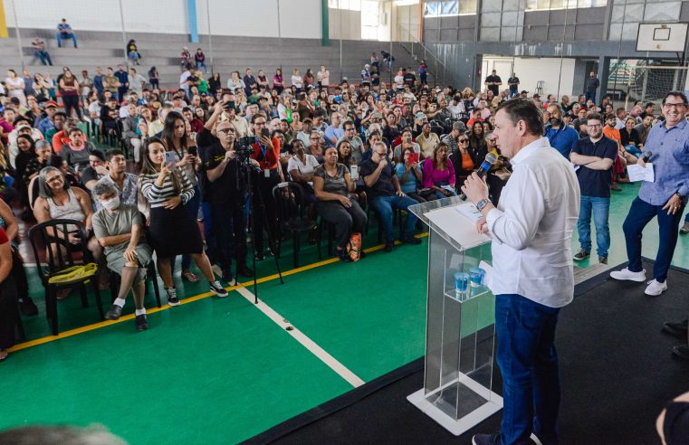 PREFEITURA DE SÃO BERNARDO E GOVERNO DO ESTADO ENTREGAM 1.787 ESCRITURAS A MORADORES DO COOPERATIVA E D.E.R.