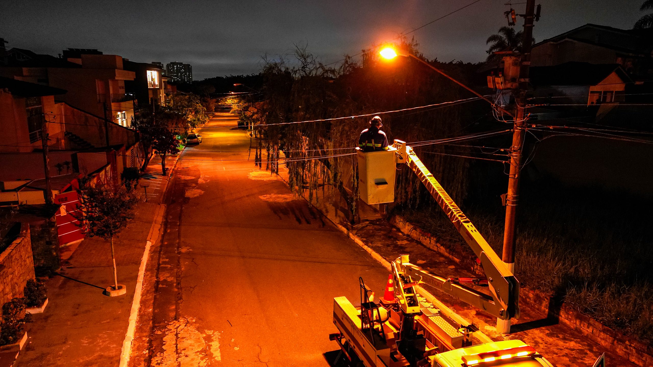 EM SÃO BERNARDO, PROGRAMA MAIS LUZ LEVA NOVA ILUMINAÇÃO AO PARQUE DOS PÁSSAROS