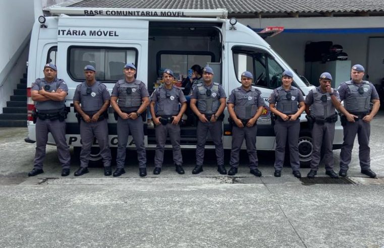 POLICIAIS MILITARES DE SÃO BERNARDO REALIZAM AÇÃO SOLIDÁRIA NO DER COM DISTRIBUIÇÃO DE BRINQUEDOS