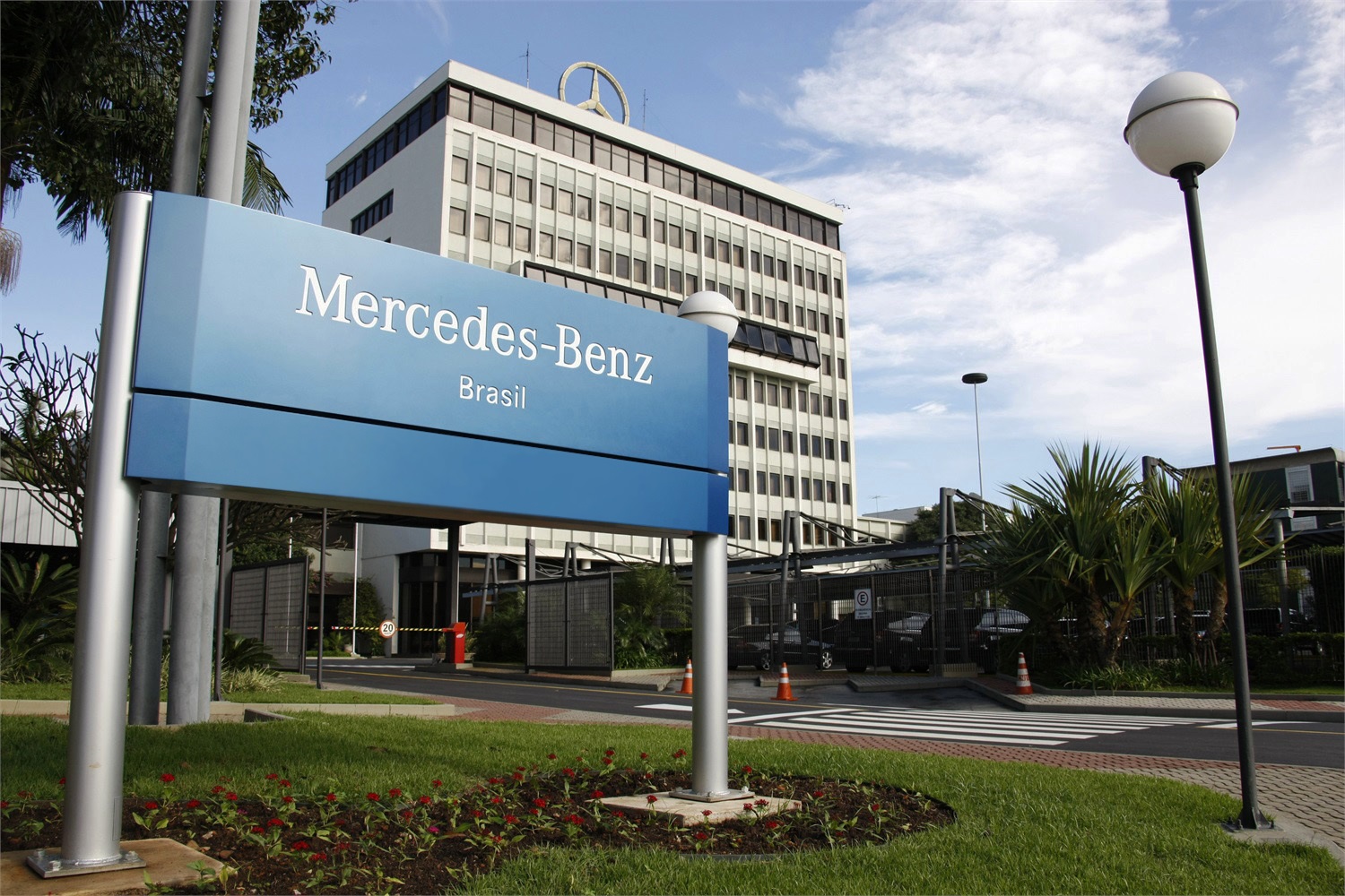 MERCEDES-BENZ DO BRASIL RECEBE A VISITA DE COMITIVA DO GOVERNO DO CHILE