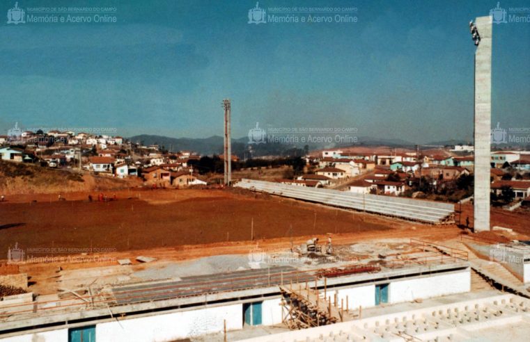 FOTO ANTIGA: INÍCIO DA CONSTRUÇÃO DO ESTÁDIO BAETÃO EM 1971