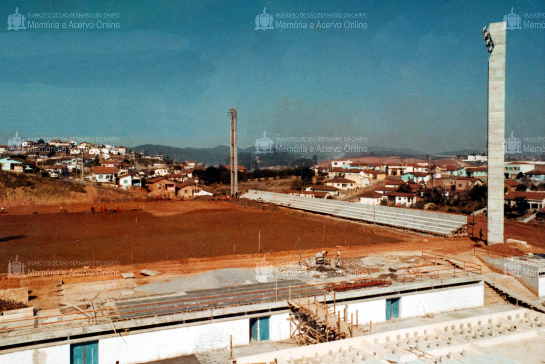 FOTO ANTIGA: INÍCIO DA CONSTRUÇÃO DO ESTÁDIO BAETÃO EM 1971