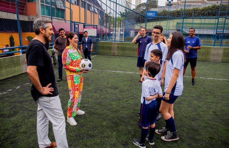 ESCOLA DE SÃO BERNARDO QUE UNE INGLÊS E FUTEBOL CONQUISTA APOIO DE INVESTIDORA CAROL PAIFFER NO SHARK TANK BRASIL