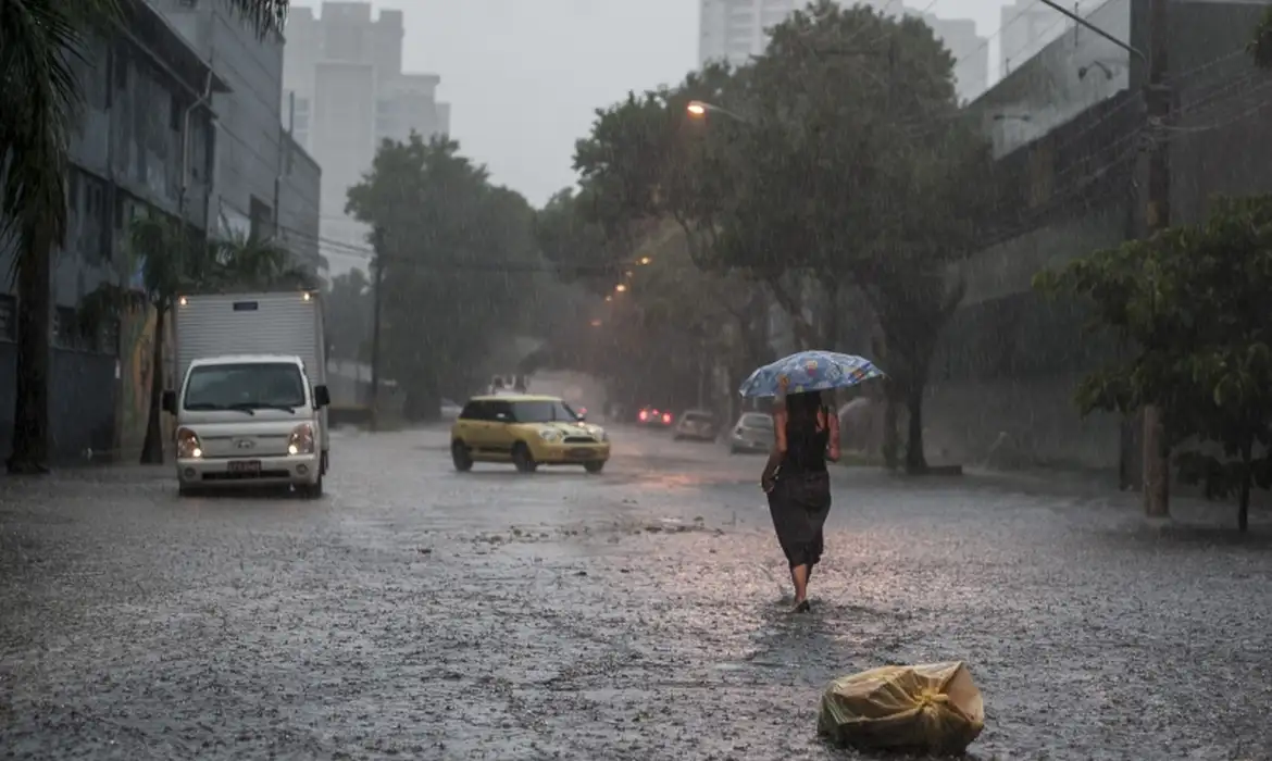 ALERTA DE CHUVA INTENSA EM SP: DEFESA CIVIL PREVÊ TEMPORAIS ATÉ SÁBADO