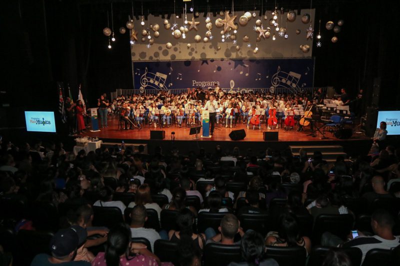 ESTUDANTES DA REDE MUNICIPAL DE SÃO BERNARDO EMOCIONAM EM RECITAL DO PROGRAMA MAIS MÚSICA