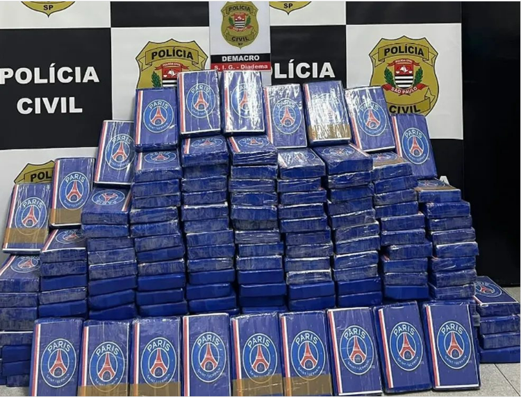 POLÍCIA CIVIL DE DIADEMA EFETUA APREENSÃO DE 170 TIJOLOS DE COCAÍNA COM SÍMBOLO DO TIME DE FUTEBOL PARIS SAINT-GERMAIN