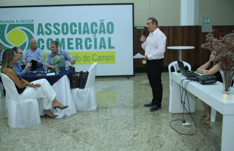 JANTAR DE NEGÓCIOS NA ACISBEC TRAZ NOVIDADES E CELEBRA FIM DO ANO