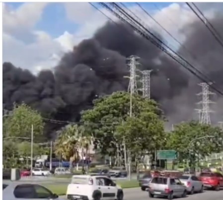 INCÊNDIO ATINGE EMPRESA EM MAUÁ; VEJA VÍDEO