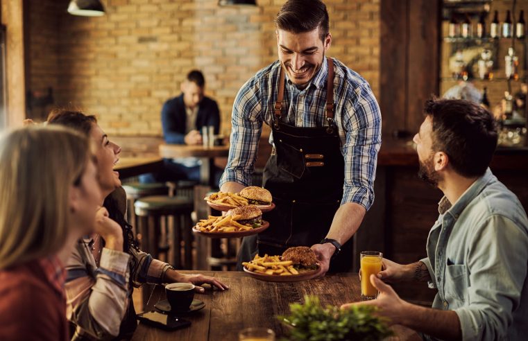 MAIS DA METADE DOS BARES E RESTAURANTES ESPERA TER FATURAMENTO MAIOR NO FIM DO ANO