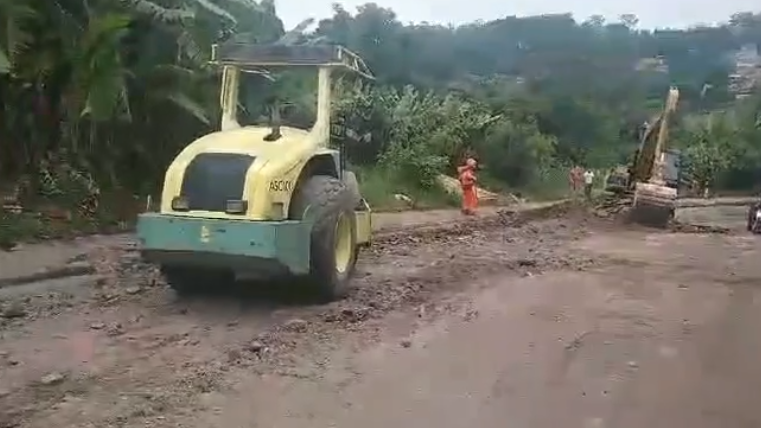 ESTRADA DOS ALVARENGAS: PREFEITURA DE SÃO BERNARDO INICIA RECUPERAÇÃO APÓS DANOS NA VIA