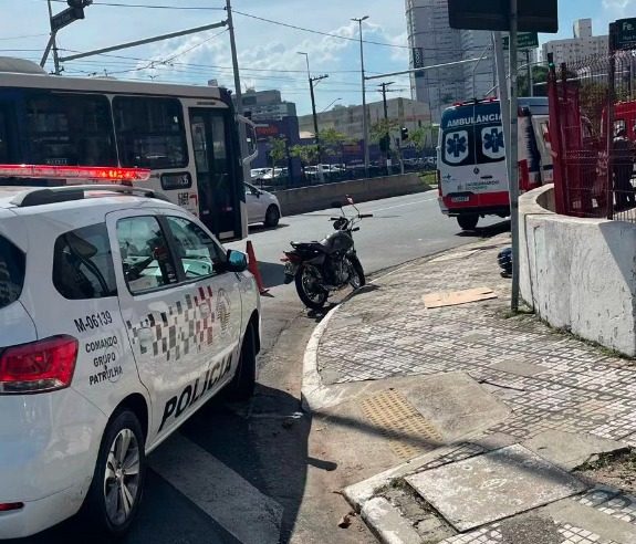 ACIDENTE DE TRÂNSITO ENVOLVE MOTO E VEÍCULO NA AVENIDA BRIGADEIRO FARIA LIMA