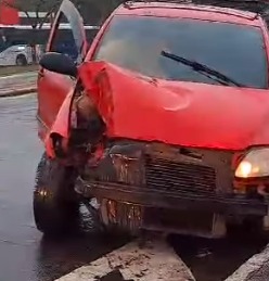 MOTORISTA EMBRIAGADO COLIDE COM POSTE E É PRESO EM SÃO BERNARDO