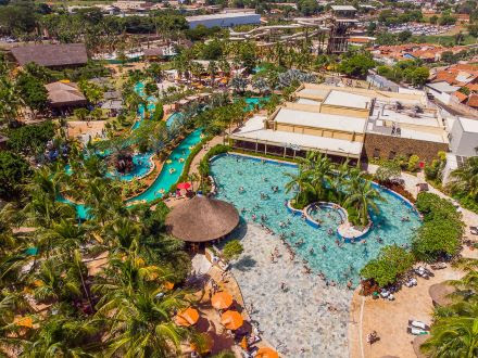 HOT BEACH PARQUES &amp; RESORTS GARANTE DESCONTOS DE ATÉ 25% NA SEMANA DO CONSUMIDOR