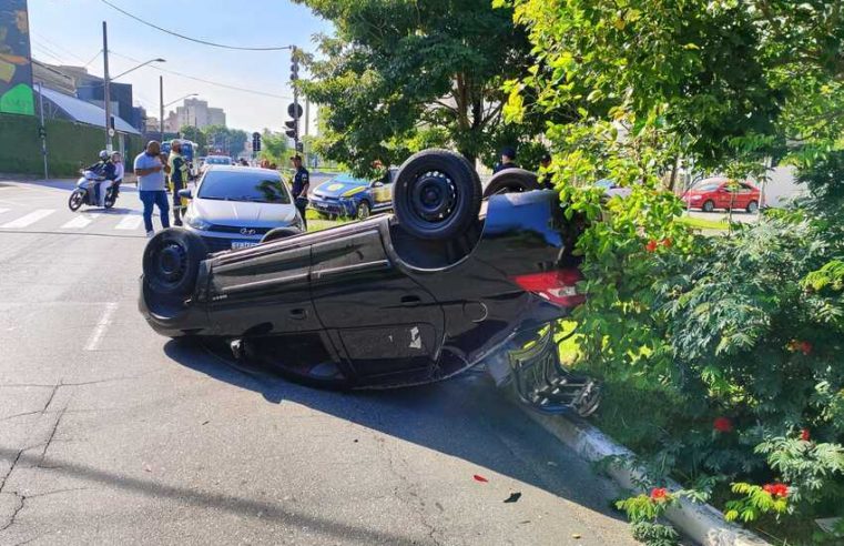 COLISÃO E CAPOTAMENTO NA PERY RONCHETTI NA MANHÃ DESTA QUARTA-FEIRA