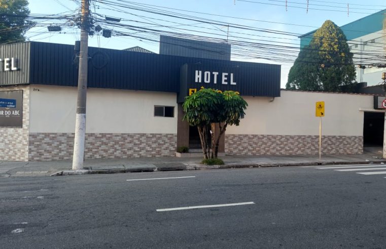 COMANDO E GESTÃO MANTÊM HOTEL FLOR DO ABC HÁ MAIS DE 50 ANOS