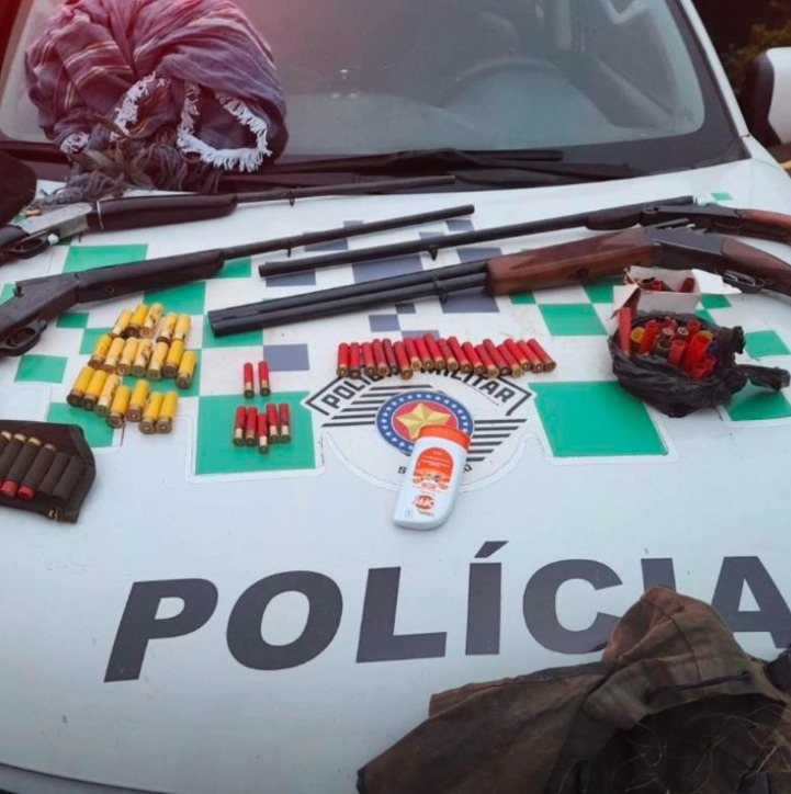 POLÍCIA MILITAR AMBIENTAL APREENDE ARMAS, MUNIÇÕES E PETRECHOS DE CAÇA EM SÃO BERNARDO
