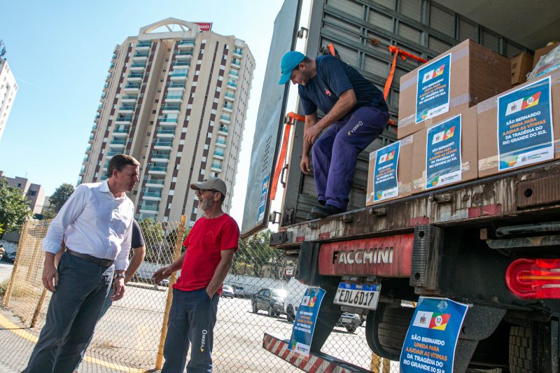 PREFEITURA DE SÃO BERNARDO ENVIA CARRETA COM 30 TONELADAS DE DONATIVOS AO RIO GRANDE DO SUL