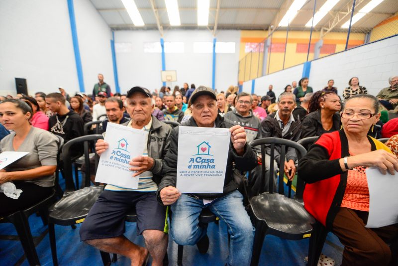 ENTREGA DE ESCRITURAS A MORADORES DO BOA VISTA PANTANAL E SILVINA AUDI