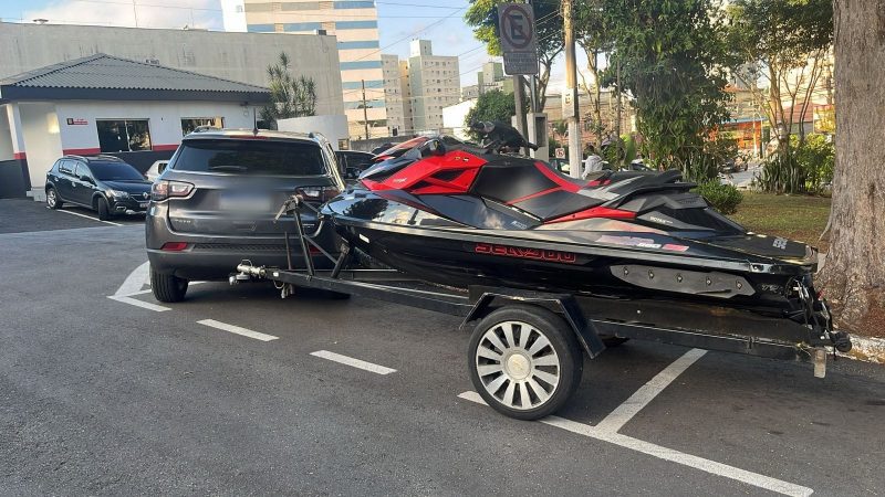 POLÍCIA CIVIL PRENDE DOIS DURANTE INVESTIGAÇÃO DE LAVAGEM DE DINHEIRO NO NOVA PETRÓPOLIS; CARROS DE LUXO E ATÉ JET-SKI SÃO APREENDIDOS