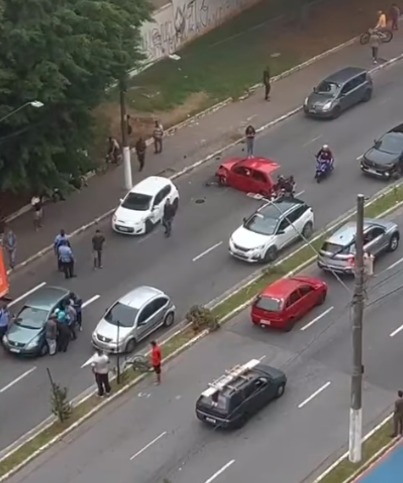 ACIDENTE ENVOLVENDO QUATRO VEÍCULOS NA AVENIDA PERY RONCHETTI EM SÃO BERNARDO