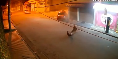  RAPAZ PERDE A VIDA AO BATER SEU CARRO EM OUTROS 2 VEÍCULOS E UM IMÓVEL EM SANTO ANDRÉ