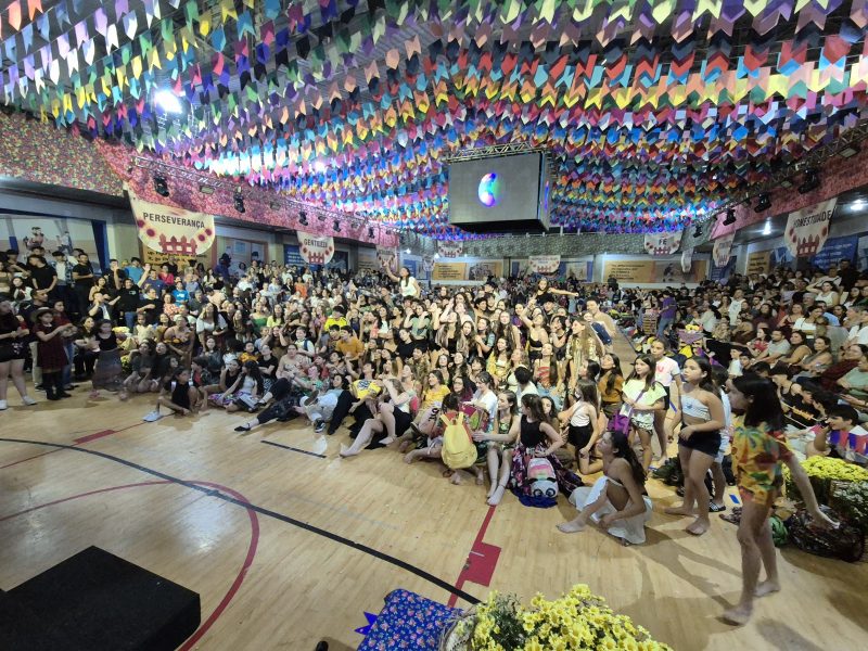 COLÉGIO PETRÓPOLIS-AQUARELA DE SÃO BERNARDO ARRECADA MAIS DE 200 CESTAS BÁSICAS EM ARRAIAL SOLIDÁRIO